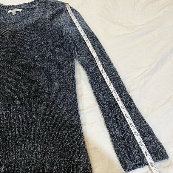 Orvis Women’s Chenille V-Neck Sweater size M blue gray - Picture 8 of 9